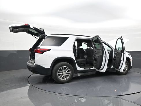 Used 2023 Chevrolet Traverse LT FWD image 28