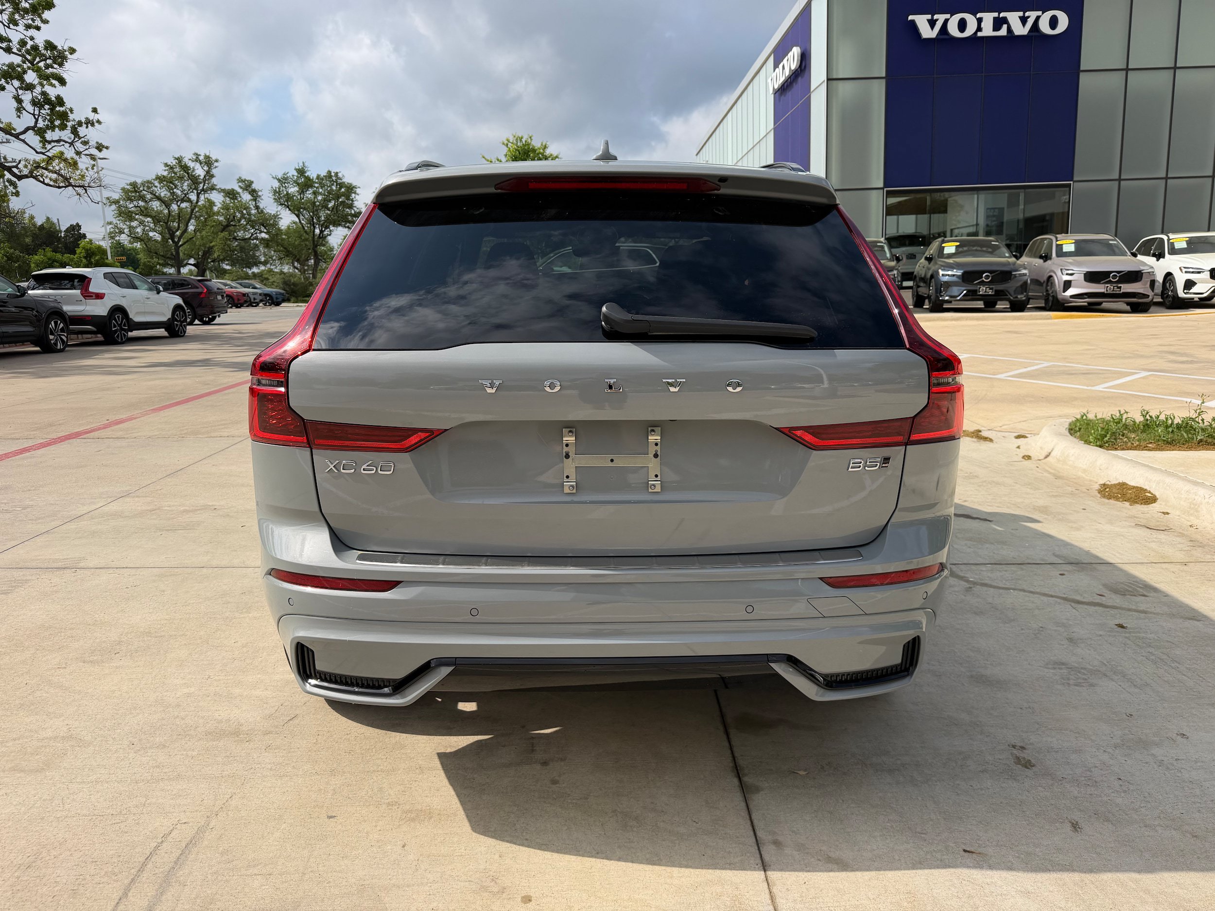 New 2026 Volvo XC60 B5 Plus w/ Protection Package Premier AWD/4WD image 5