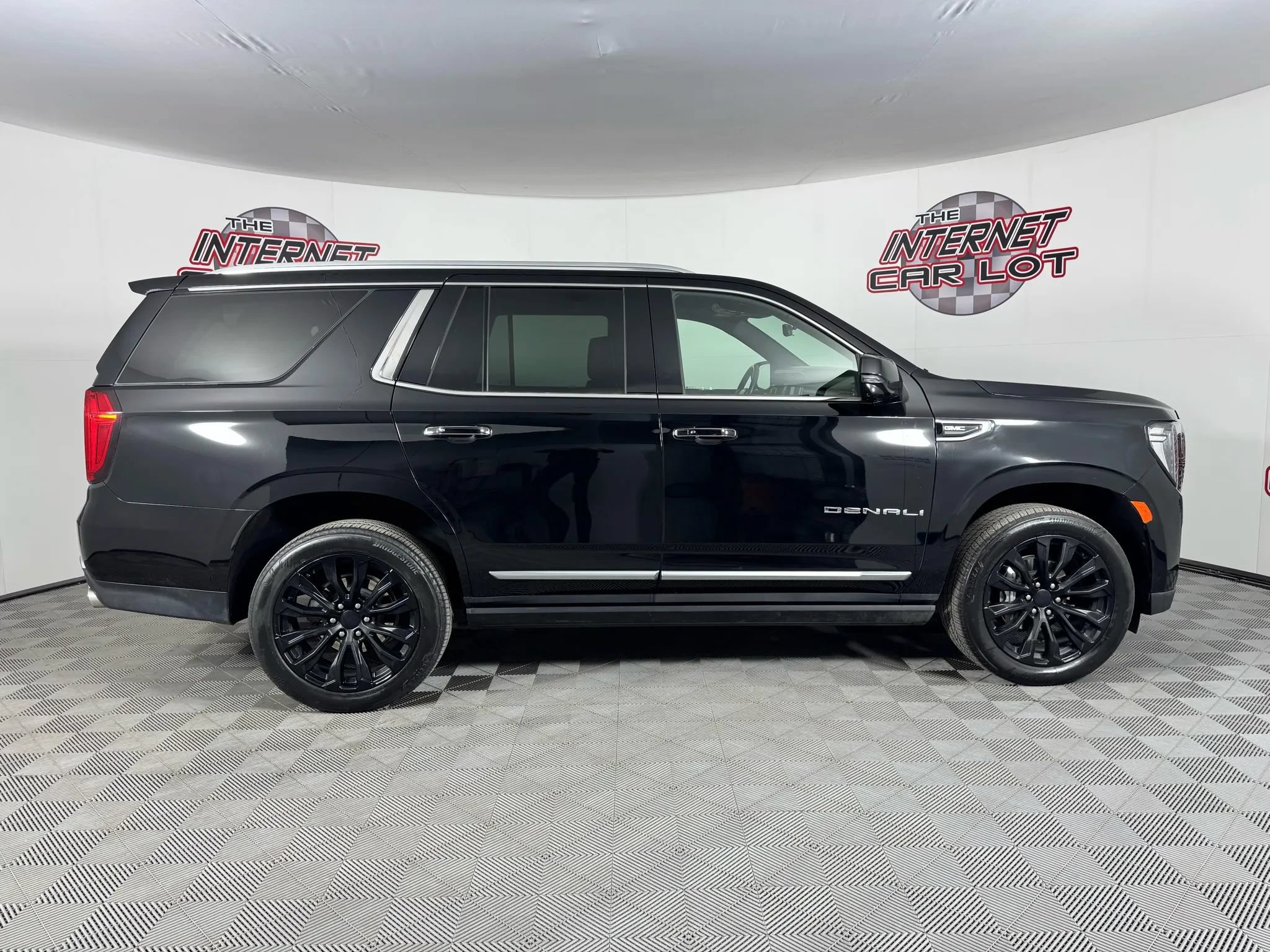 Used 2022 GMC Yukon Denali w/ Advanced Technology Package AWD/4WD image 10