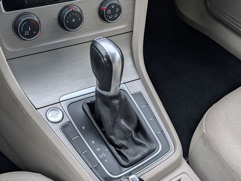 Used 2015 Volkswagen Golf TDI S image 23