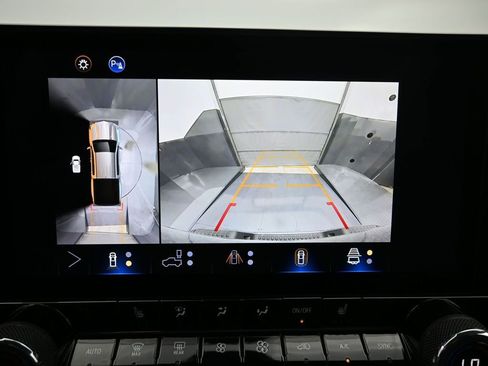 Used 2025 Chevrolet Colorado W/T w/ Advanced Trailering Package image 11