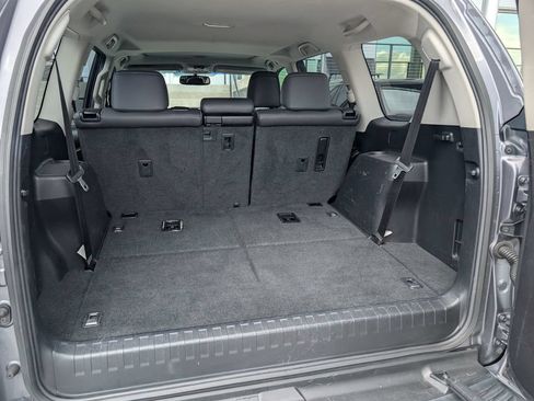 Used 2016 Lexus GX 460 w/ Preferred Accessory Package AWD/4WD image 13