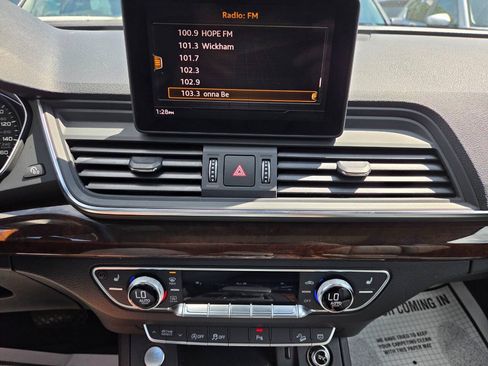 Used 2020 Audi Q5 2.0T Premium w/ Convenience Package AWD/4WD image 19