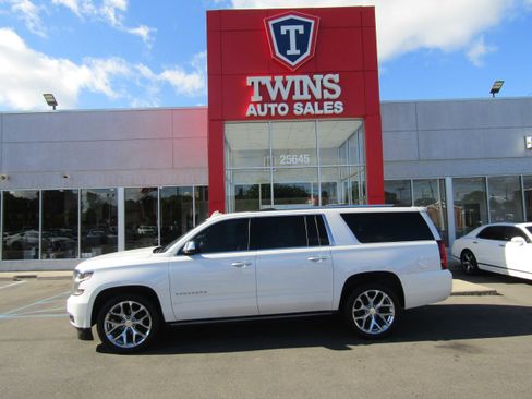 Used 2020 Chevrolet Suburban Premier AWD/4WD image 1