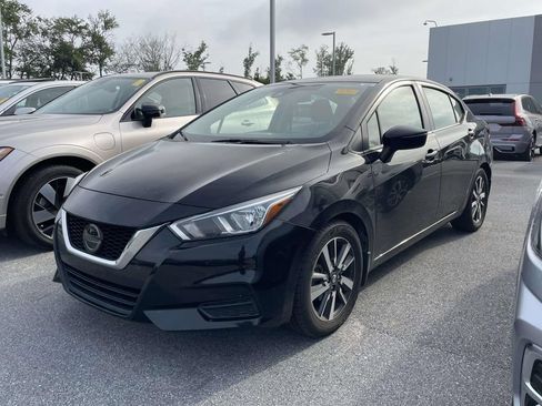 Used 2020 Nissan Versa SV FWD image 2
