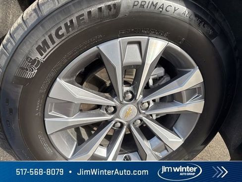 Used 2025 Chevrolet Equinox LT image 3