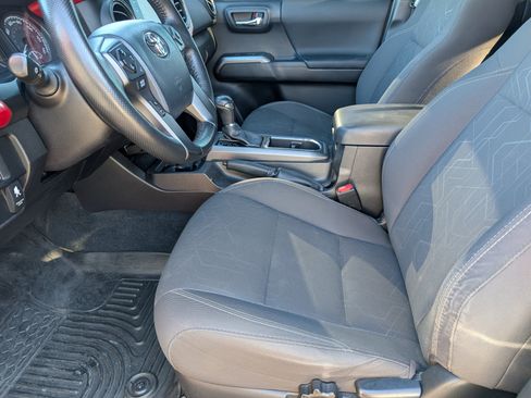 Used 2016 Toyota Tacoma SR image 14