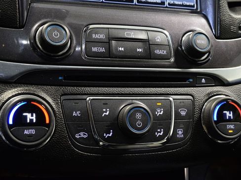 Used 2015 Chevrolet Impala LT w/ Convenience Package image 24