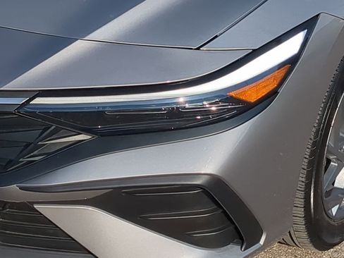 Used 2024 Hyundai Elantra SEL image 13