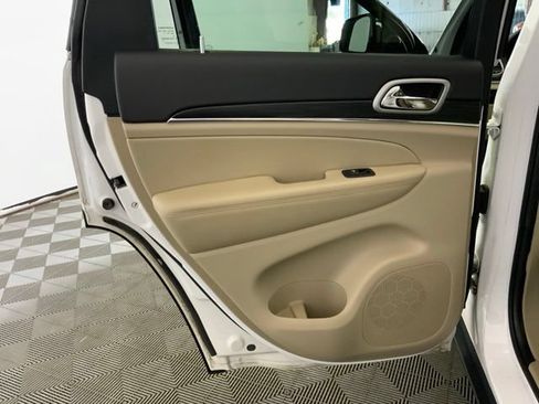 Used 2020 Jeep Grand Cherokee Limited AWD/4WD image 32