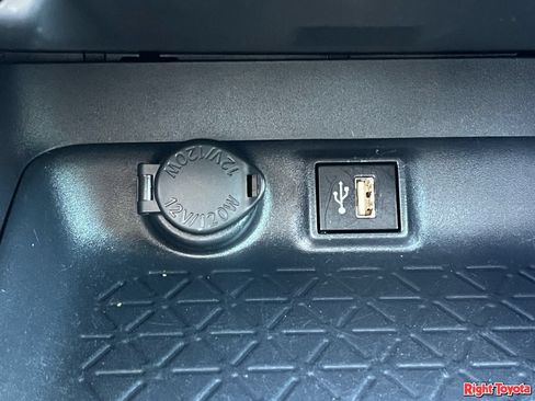 Certified 2025 Toyota RAV4 XLE AWD/4WD image 27