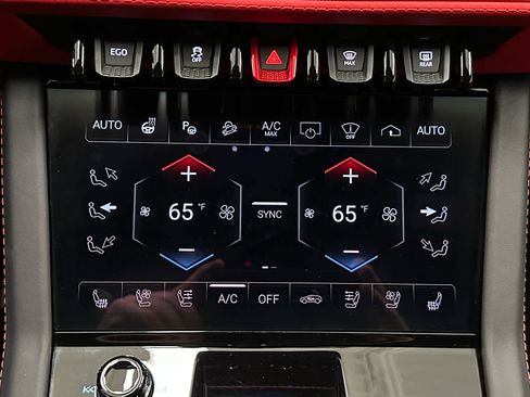 Used 2025 Lamborghini Urus SE image 31