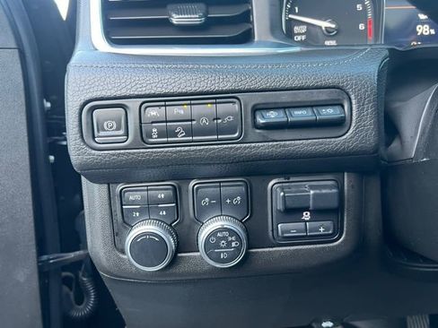 Used 2021 GMC Yukon XL Denali w/ Denali Premium Package image 20