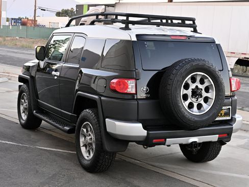 Used 2011 Toyota FJ Cruiser 4WD w/ Convenience Pkg image 5