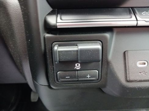 Used 2022 Chevrolet Silverado 2500 Custom w/ Custom Value Package image 23