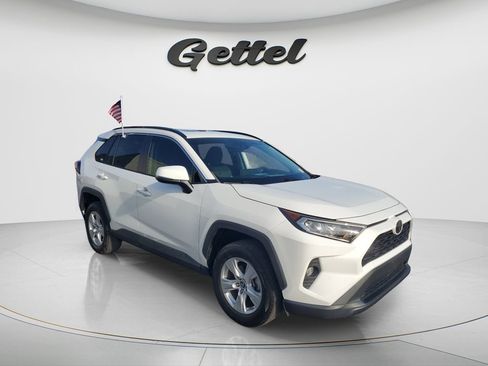 Used 2019 Toyota RAV4 XLE w/ Convenience Package FWD image 3