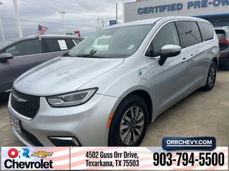 Used 2023 Chrysler Pacifica Touring-L video 1