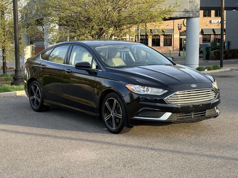 Used 2017 Ford Fusion SE w/ Fusion SE Technology Package FWD image 7