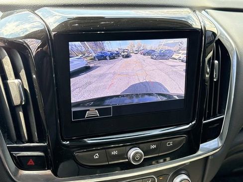 Used 2021 Chevrolet Traverse LT image 24