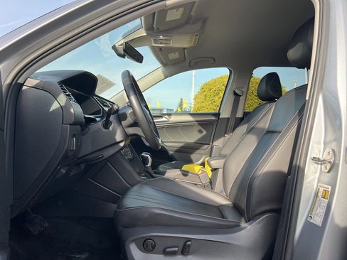 Used 2023 Volkswagen Tiguan SE image 11