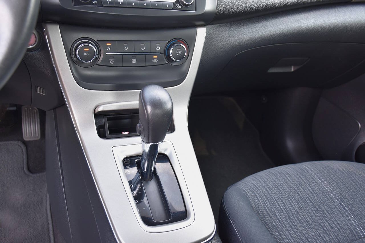 Used 2015 Nissan Sentra SV FWD image 18