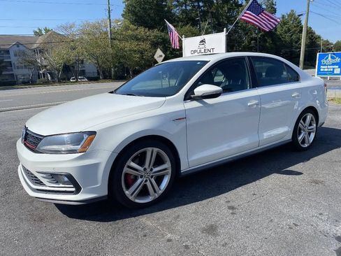 Used 2017 Volkswagen Jetta GLI FWD image 4