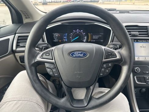 Used 2019 Ford Fusion SE image 31