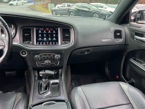 Used 2017 Dodge Charger SXT w/ Premium Group image 16