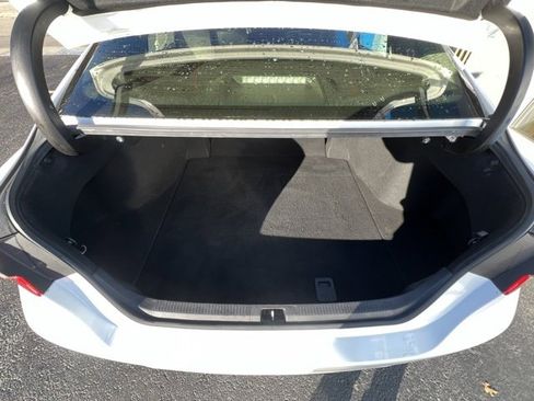 Used 2018 Toyota Camry L image 19