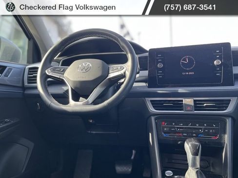Used 2025 Volkswagen Taos SEL image 5