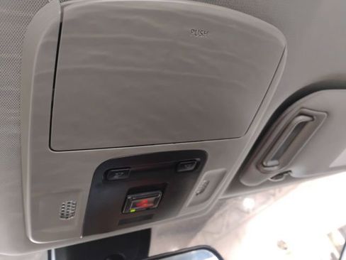 Used 2024 Toyota Camry SE image 31