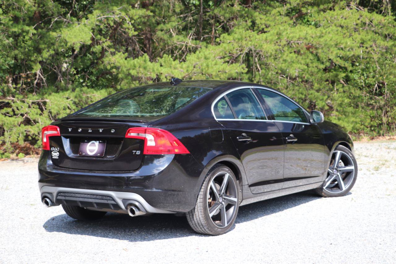 Used 2016 Volvo S60 T5 R-Design FWD image 3