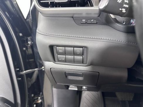 Used 2023 Toyota Highlander XLE AWD/4WD image 26