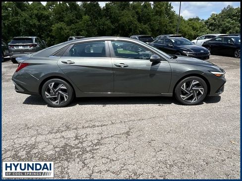 New 2026 Hyundai Elantra Limited FWD image 8