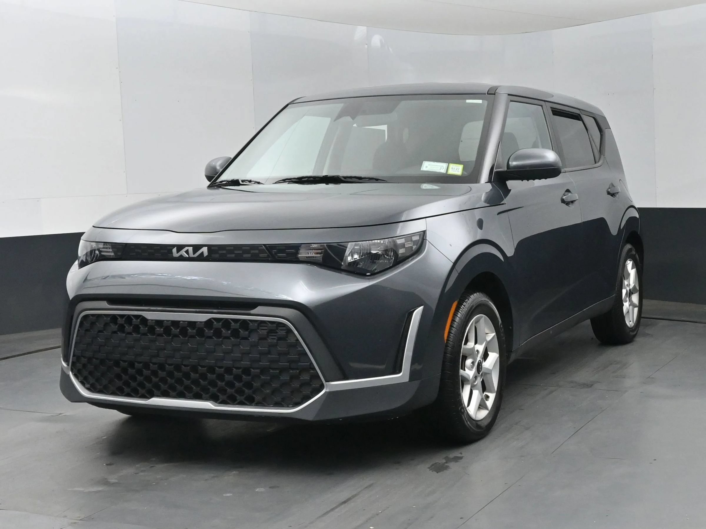 Used 2024 Kia Soul LX w/ LX Technology Package FWD image 1