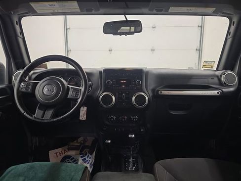 Used 2018 Jeep Wrangler Unlimited Sahara w/ Connectivity Group AWD/4WD image 14