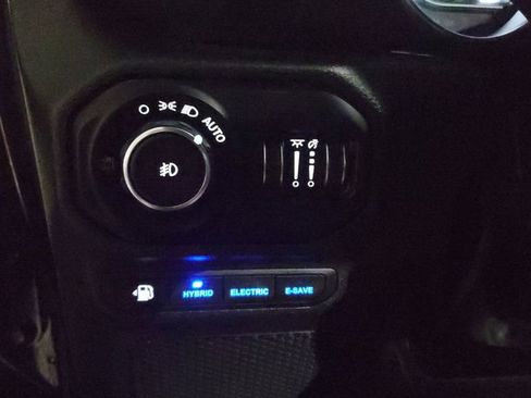 Used 2022 Jeep Wrangler Unlimited Sahara w/ Cold Weather Group image 24