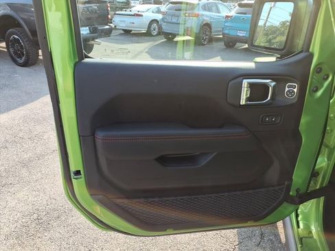 New 2025 Jeep Wrangler Unlimited Rubicon w/ Technology Group image 9