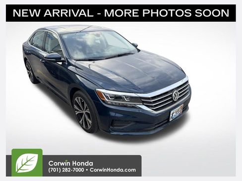 Used 2022 Volkswagen Passat 2.0T SE image 1