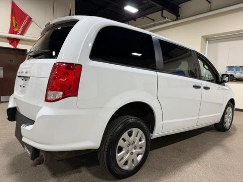 Used 2019 Dodge Grand Caravan SE FWD image 17