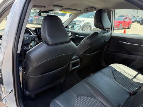 Used 2022 Toyota Camry SE FWD image 10