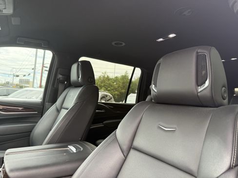 Used 2023 Cadillac Escalade ESV Luxury RWD image 14