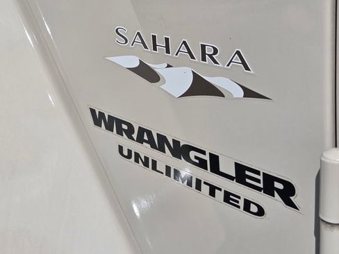 Used 2016 Jeep Wrangler Unlimited Sahara w/ Connectivity Group image 28