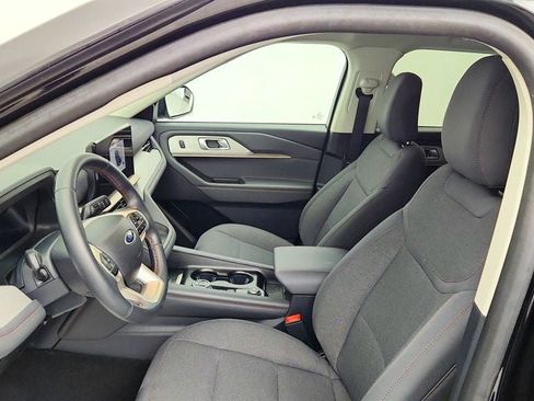 Used 2025 Ford Explorer Active AWD/4WD image 21