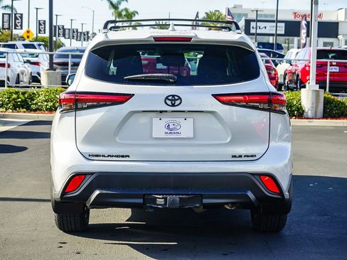 Used 2022 Toyota Highlander XLE image 6