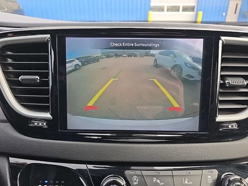 Used 2025 Chrysler Pacifica Select FWD image 25