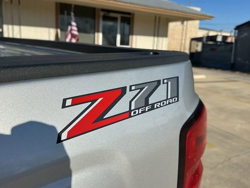 Used 2018 Chevrolet Silverado 1500 LT w/ Texas Edition image 10