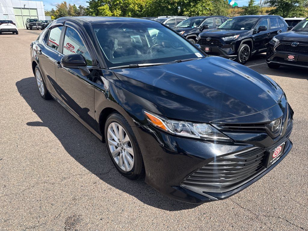 Used 2019 Toyota Camry LE FWD image 9
