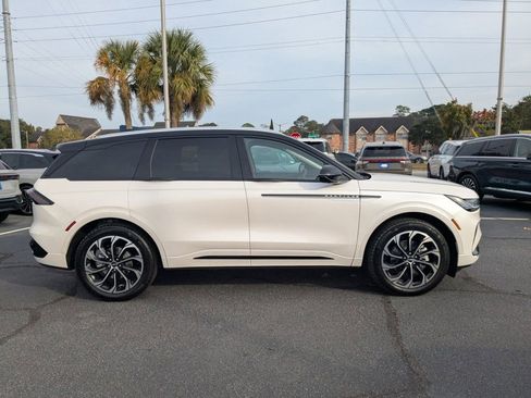 New 2026 Lincoln Nautilus Reserve AWD/4WD image 3