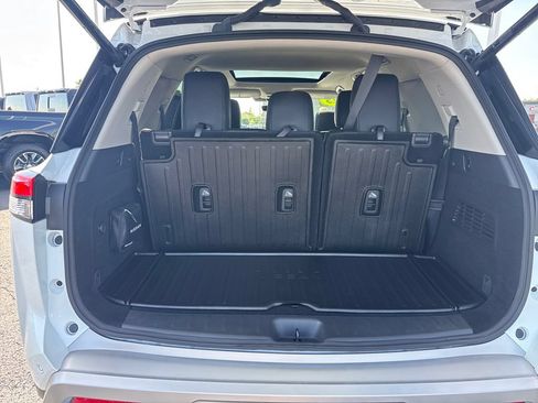 Used 2025 Nissan Pathfinder Platinum FWD image 28